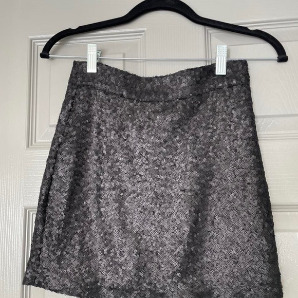 Black sequin mini skirt - Picture 2 of 4